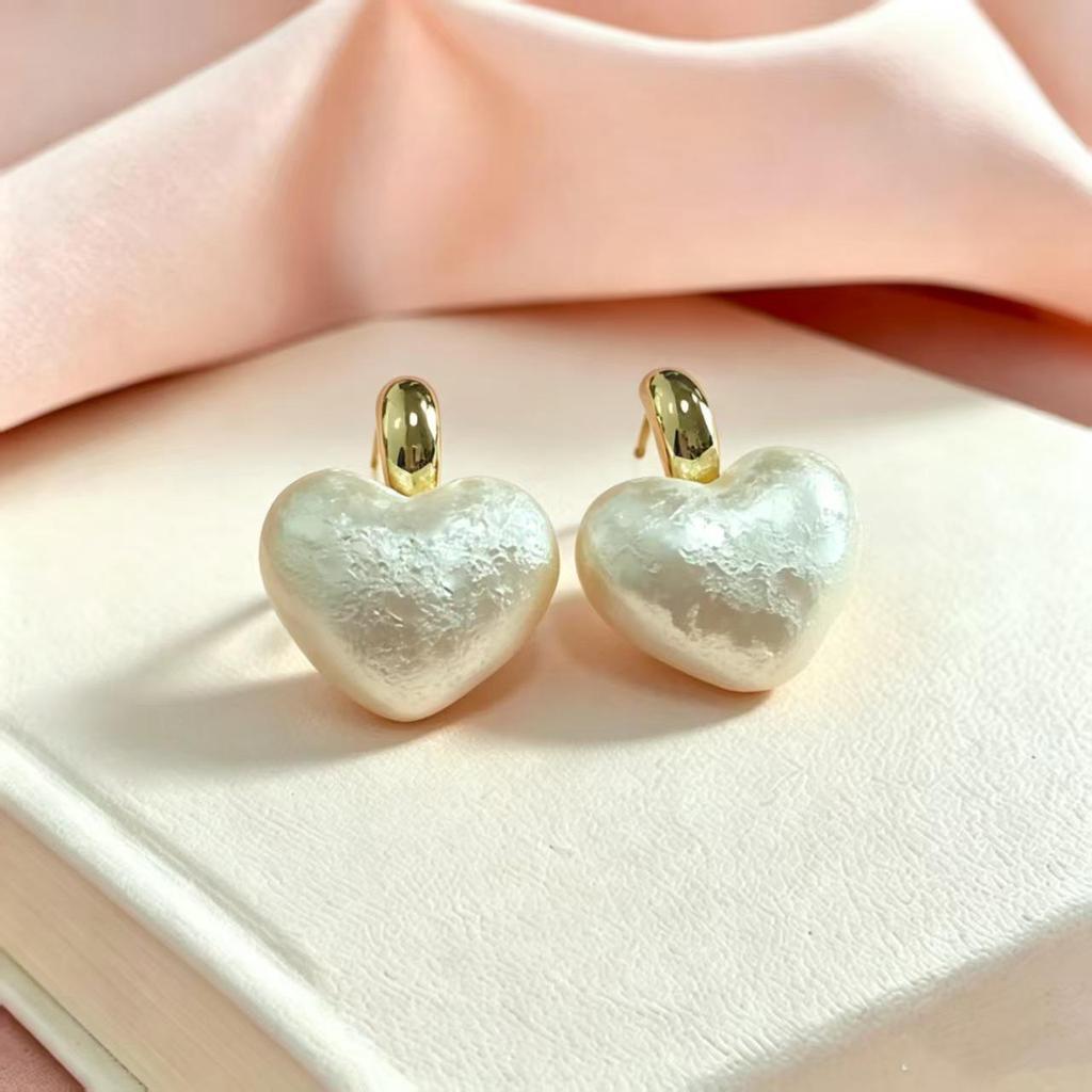 Elegant Heart Pearl Earrings: Japanese-Korean Style, Versatile Cotton Design, Light Luxury