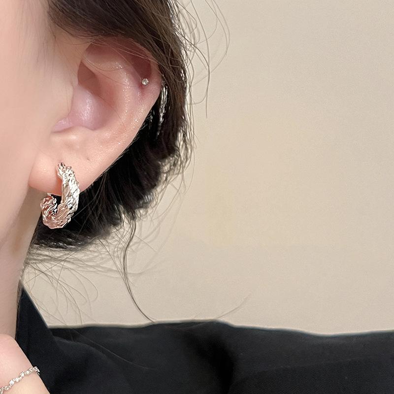 Cold wind Irregularly distorted earrings Women's unique earrings New popular high-end French circle earrings