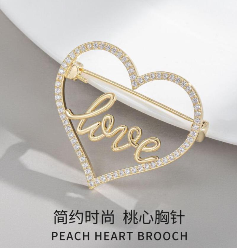 Fashion Heart Letter Rhinestone Brooches for Women Exquisite Design Lapel Pin Clothes Badges Corsage Jewelry Accessories