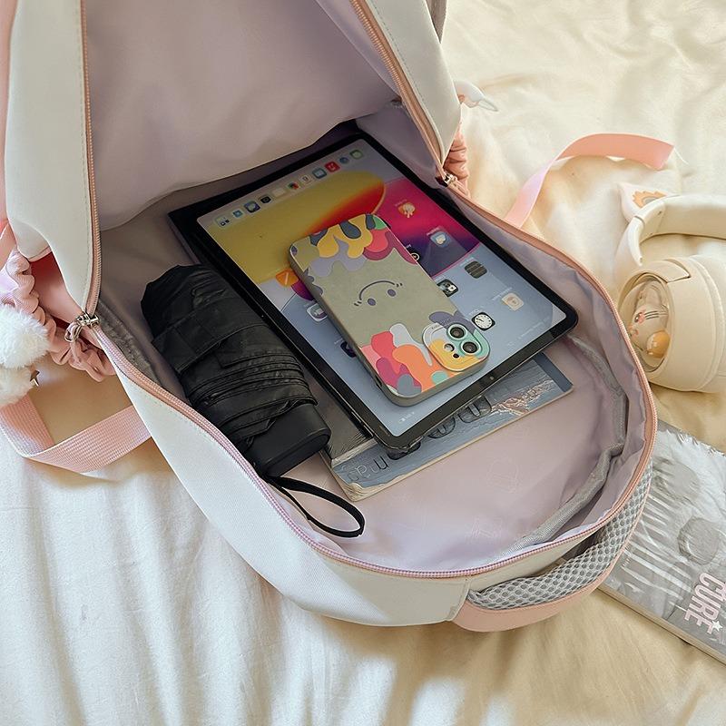 The new schoolbag is high-value, fresh and sweet, and a lightweight and large-capacity backpack for junior high school students.