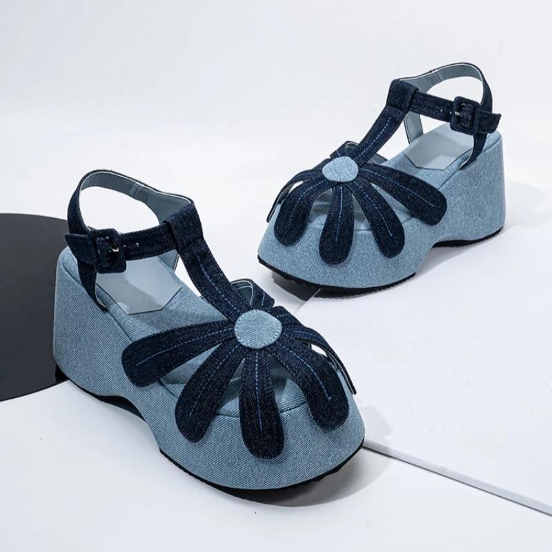 Fashion High Quality Denim Platform Sandals Women Fashion T Strap Buckle Flower Decoration Designer Shoe Summer Sexy Open Toe Beach Shoe