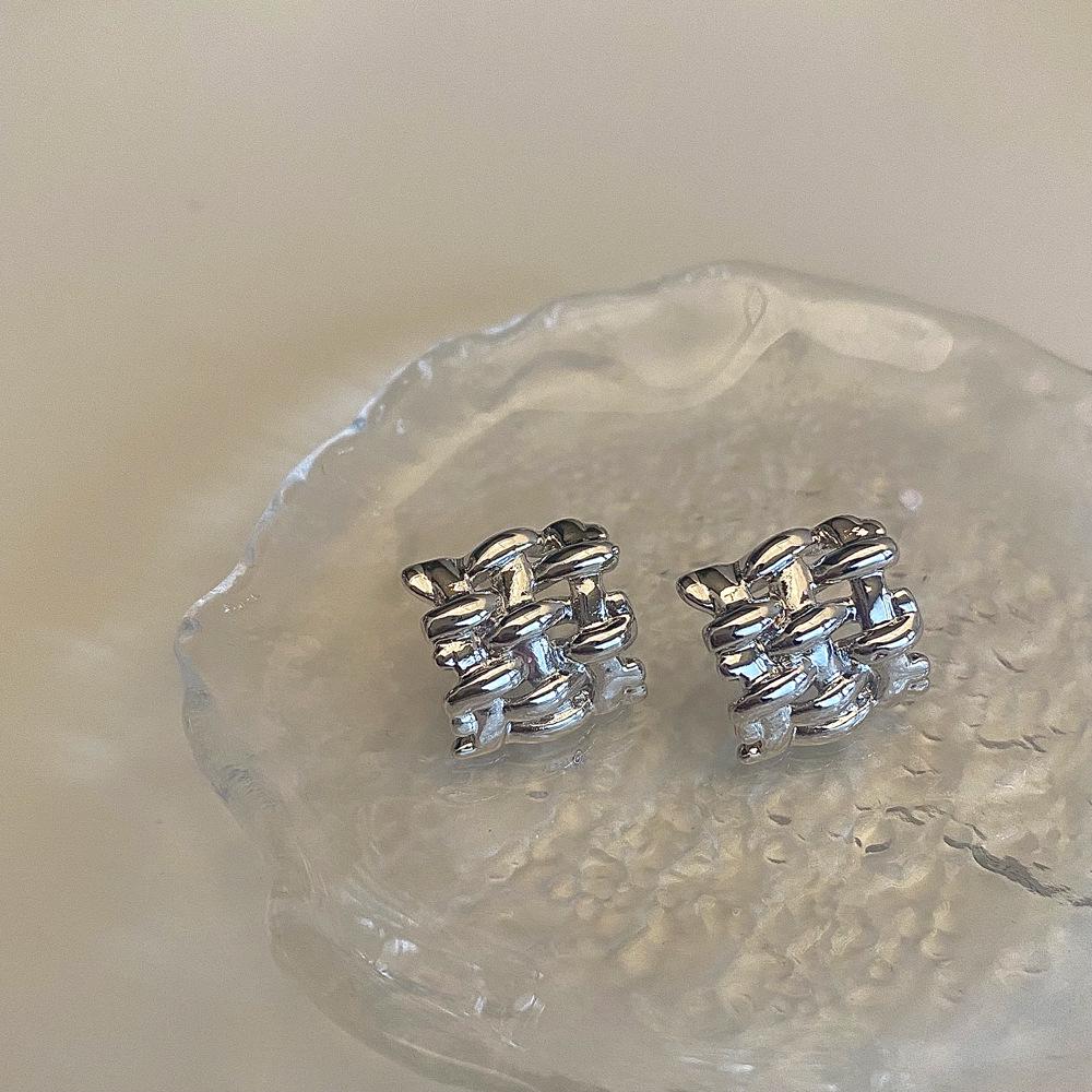 

Корейские нерегулярные плетеные квадратные металлические серьги с золотым покрытием