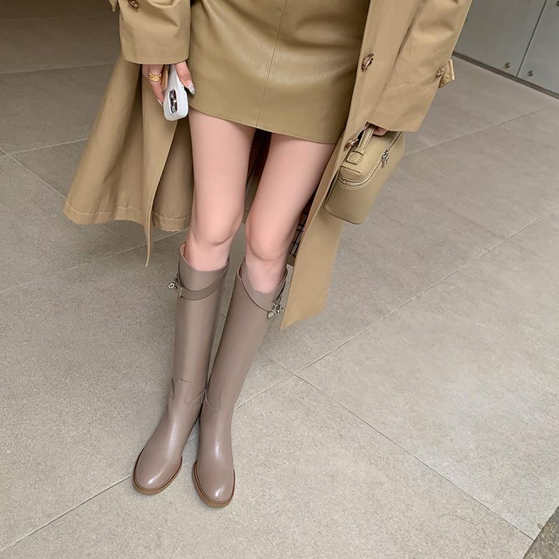 Krazing Pot Hovězí kůže podzimní zimní boty Silné nízké podpatky Jezdecké boty Kovové zapínání s kulatou špičkou Udržujte v teple Luxusní vysoké boty na stehna