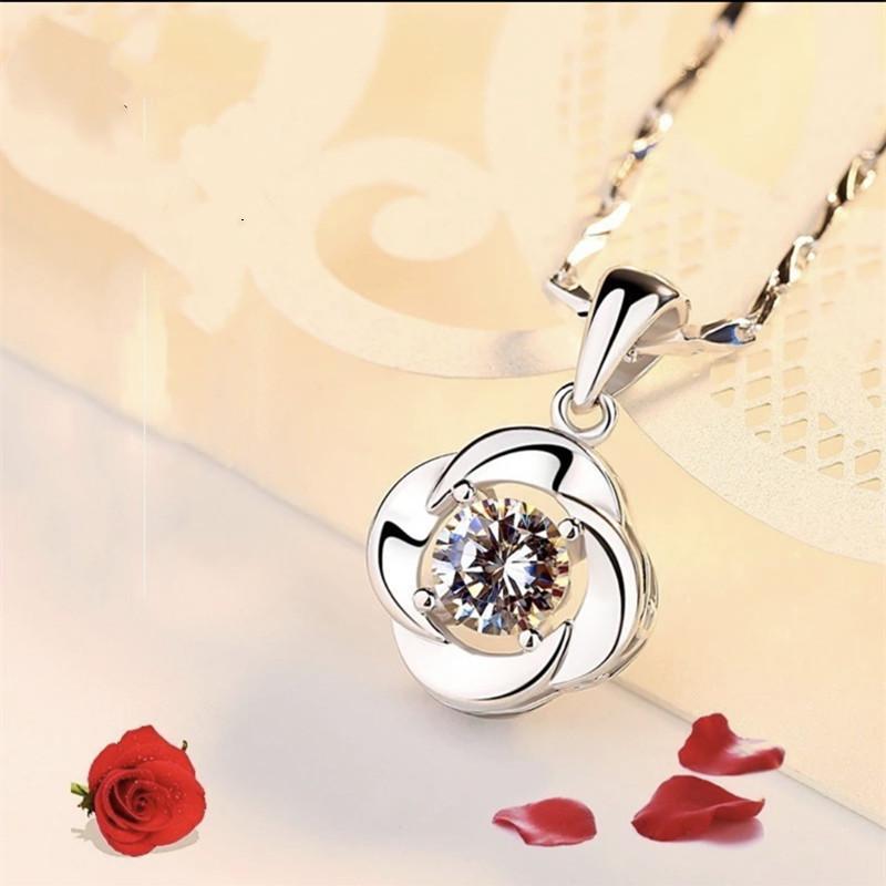 Classic White Gold Four-Leaf Clover and Rose Pendant Necklace for Women