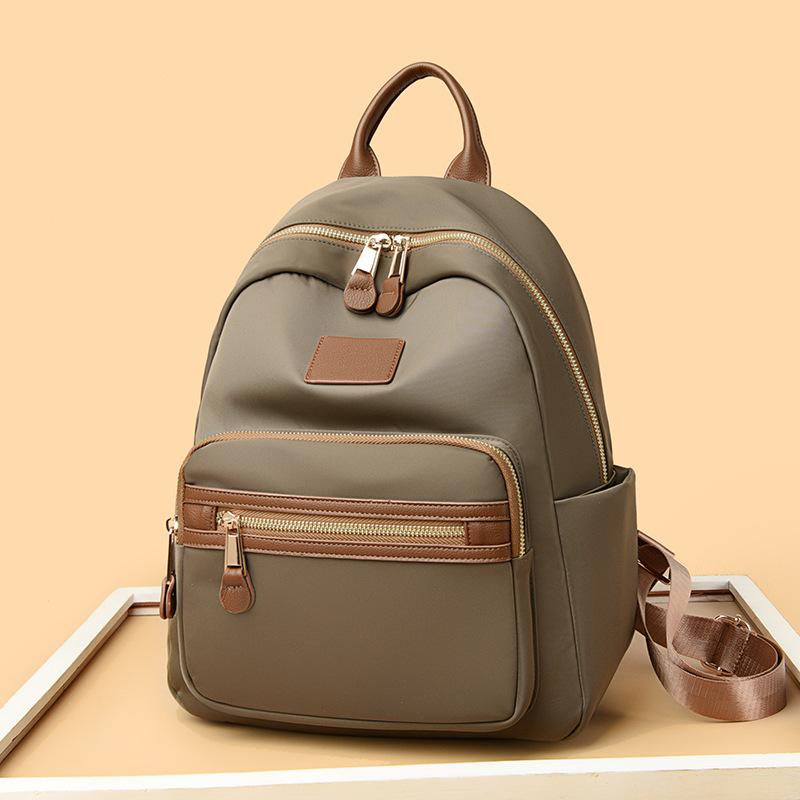 A Large-capacity Backpack for Female Students' Casual and Fashionable Commuting Casually