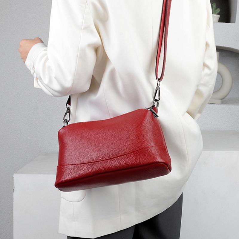 Borsa a tracolla monospalla grande e capiente, in similpelle, da donna, nuova, trendy ed elegante.