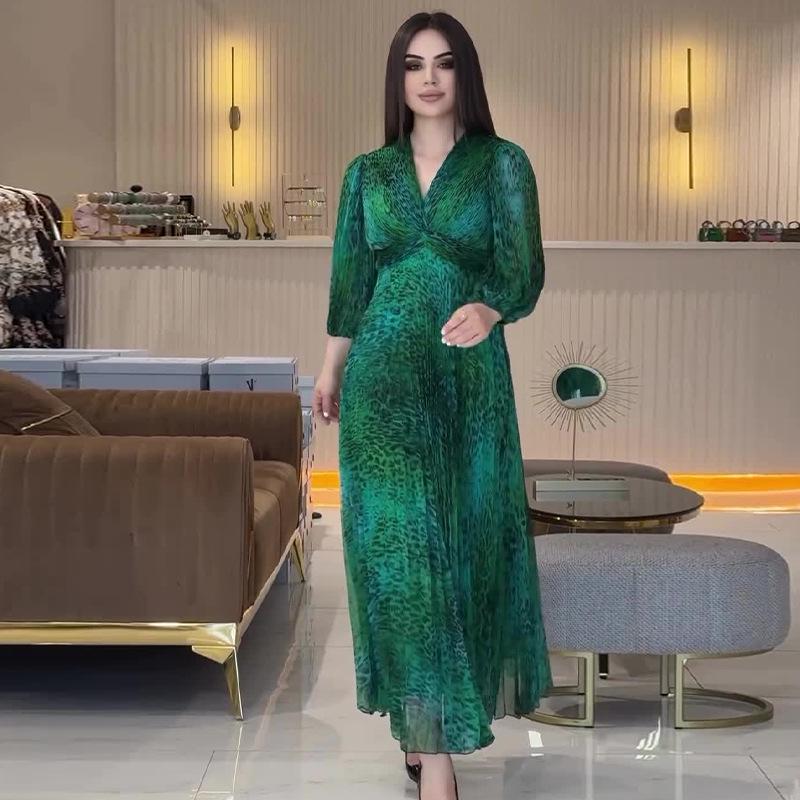 

2024 Women s European & American V-Neck Bohemian Slimming Long Dress Small