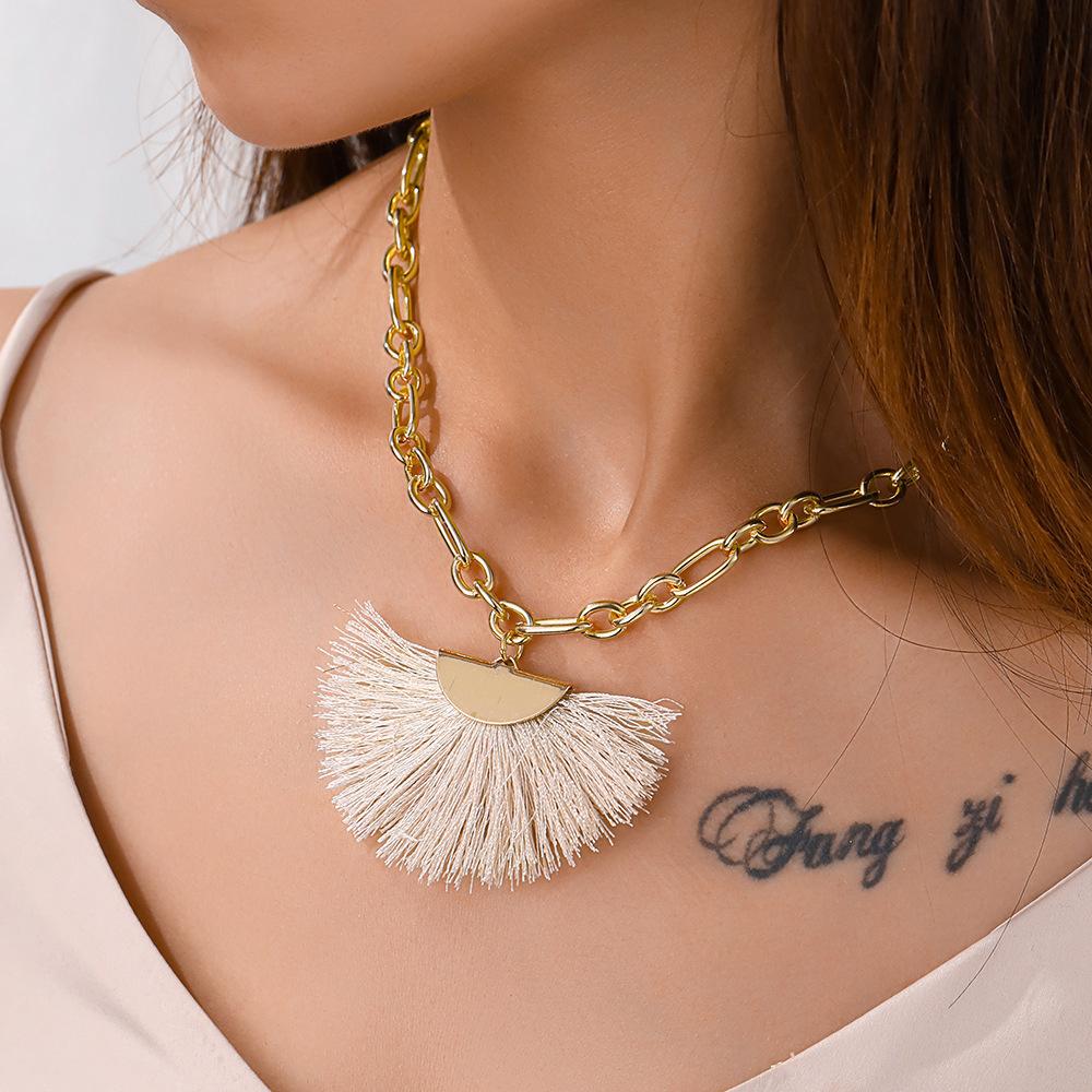 

Bohemian Style Fan Pendant, White Short Fringed Necklace, Ethnic Style Trend Street Auction Direct Supply
