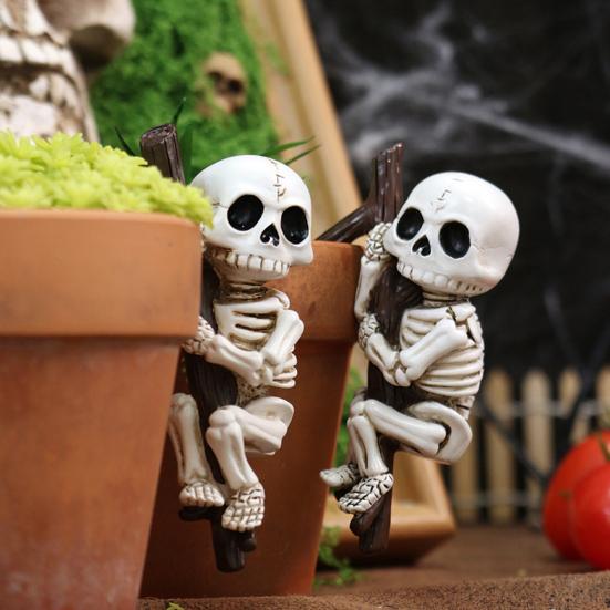 2Pcs Climbing Skeleton Figurine Flower Pot Hanger Mini Skeleton Halloween Resin Skeleton Ornament for Bonsai Planter Edge Decoration