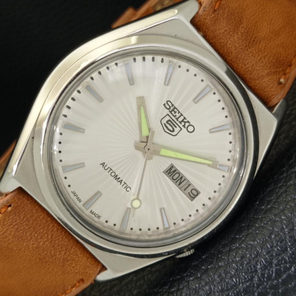

ЯПОНИЯ ВИНТАЖ SEIKO 5 АВТОМАТ 7009A МУЖСКИЕ ЧАСЫ С СЕРЕБРИСТЫМ ЦИФЕРБЛАТОМ a701461-5 R206b-a701461
