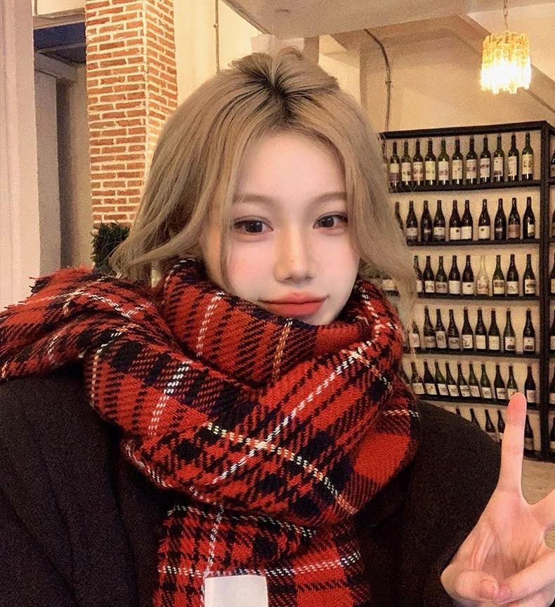 Korean Scarf Women's Winter New New Year's Atmosphere Red Warm Versatile High-end Plaid Scarf Tide