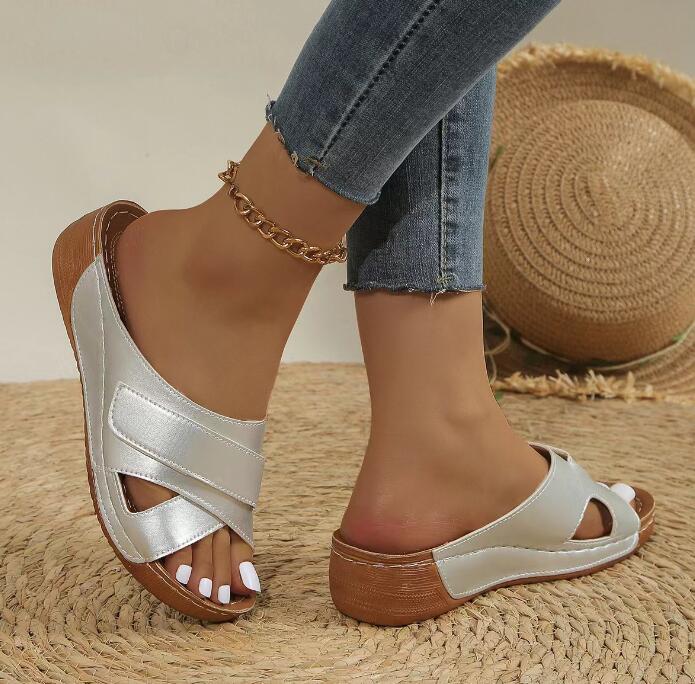 New Summer Solid Color Thick Sole Sandals Large Soft Leather Casual Fashion Tall Slippers Roman Women's Sandals