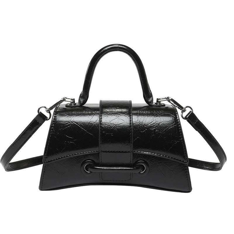 This year, it is popular, simple, trendy and cool, high-end texture, portable small square bag, niche design, versatile commuter messenger bag, femal