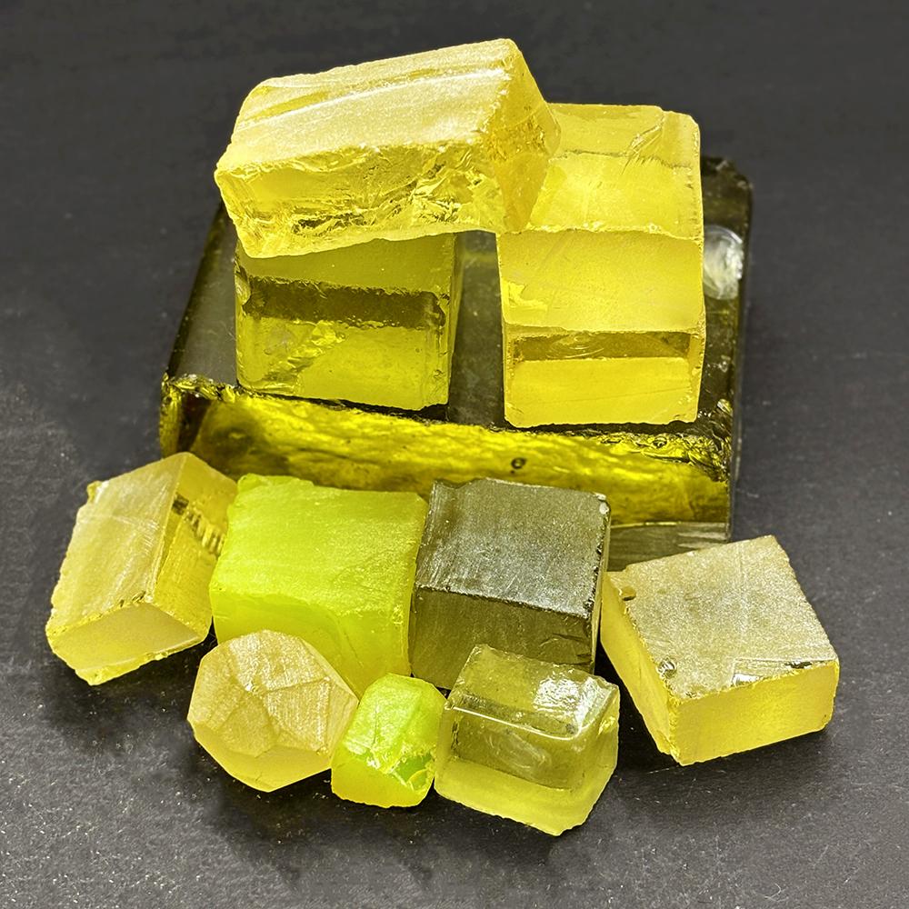 

Lot Lab Created Yellow Sapphire 1500ct Raw Rough Certified Loose Gemstones 40-35 mm approx. жовтий