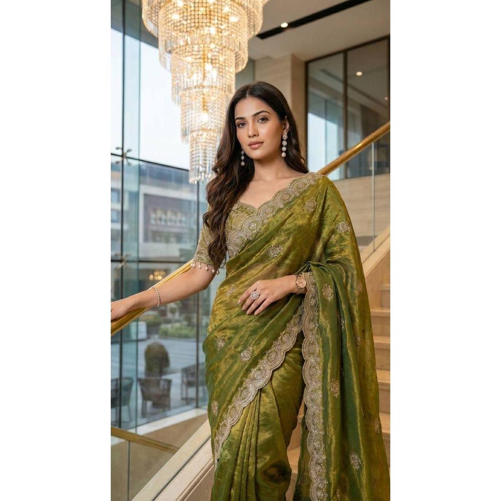 Neuer Instagram Trend Ready-to-Wear Designer-Saree mit Bluse