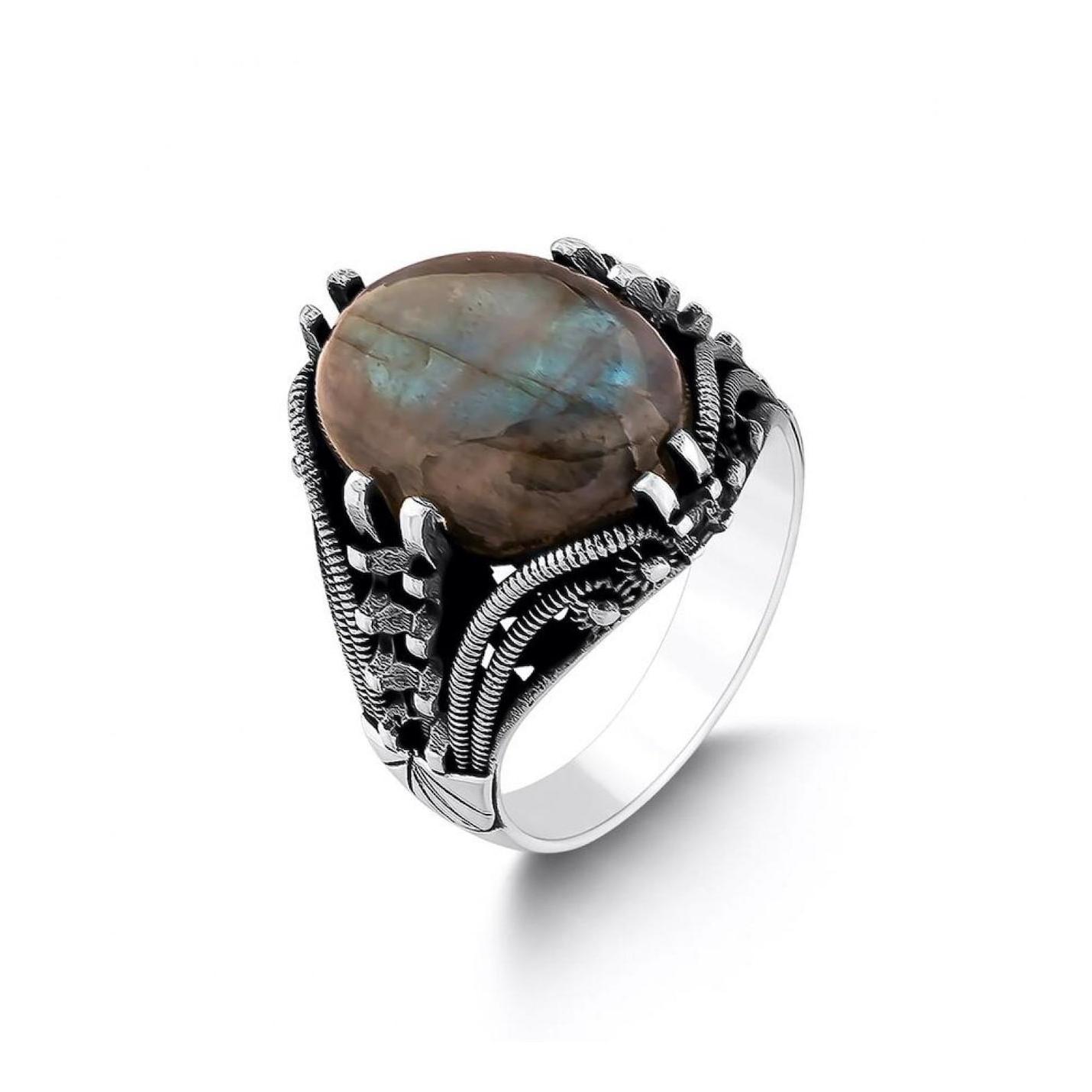

Серебряное мужское кольцо Корона Победы с камнем лабрадорит