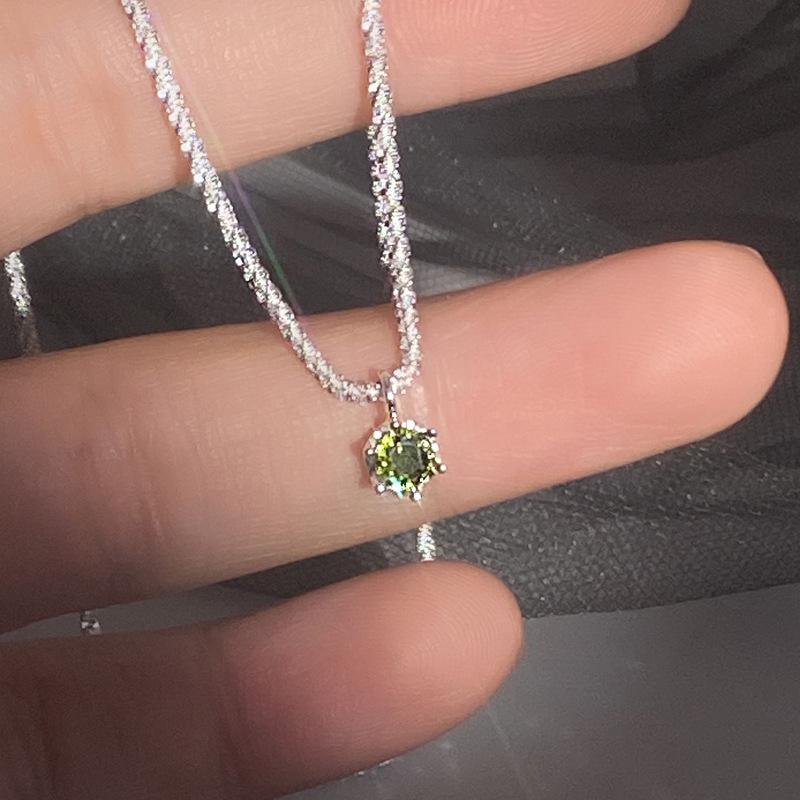 Premium design sense niche collarbone chain light luxury pendant with jewelry sparkling necklace female hip hop