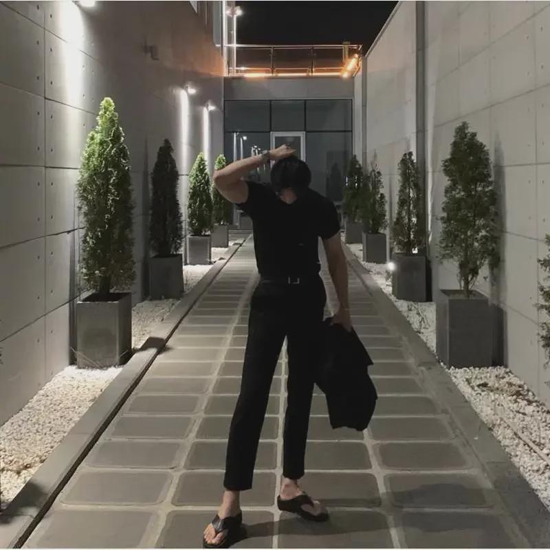 Men's Solid Color Slim Fit Breathable Short-Sleeve T-Shirt - Trendy, Fashionable Korean Style, All-Match Round Neck.