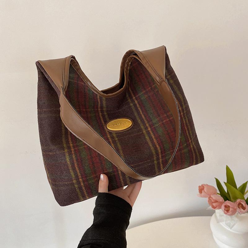 Retro Woolen Plaid Large-capacity Shoulder Bag Women's 2025 Autumn and Winter New Versatile Underarm Tote Bag