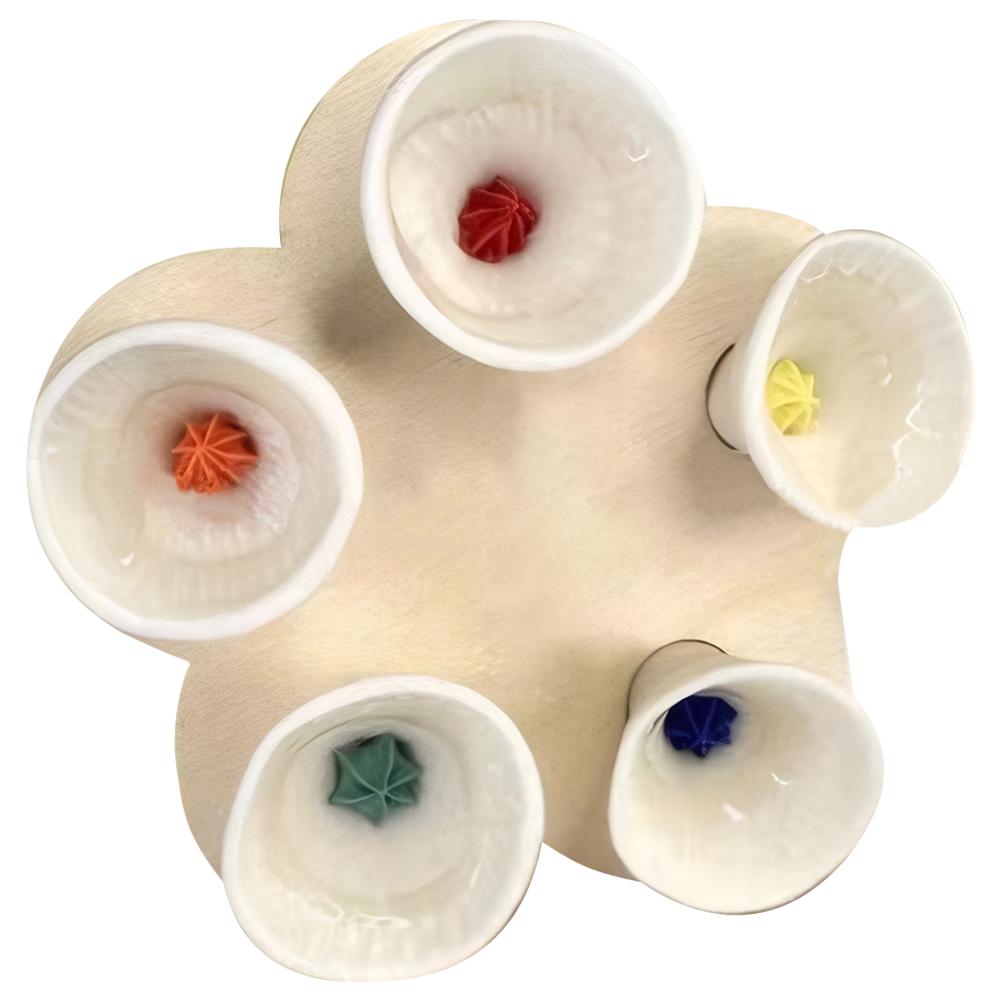 

Жаждущие опылители нуждаются в питьевой воде из смолы, красочная чашка для питья пчел и насекомых, пять цветков, поилка для пчел на газоне, садовом балконе белый