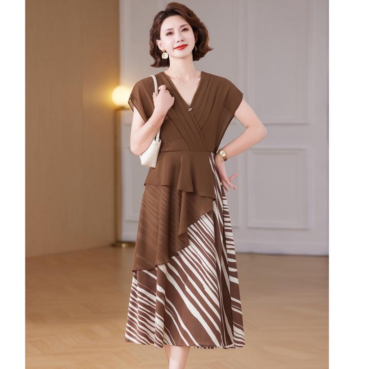 Sommer-Midikleid im chinesischen Stil für junge Mütter – Kurzärmlig, locker, Fake-Zweiteiler-Design für Frauen mittleren Alters