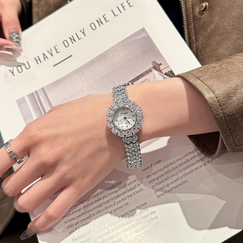 New Fashionable Sparkling Rhinestone Light Luxury Women's Quartz Watch Elegant Simple Temperament Steel Band Watch