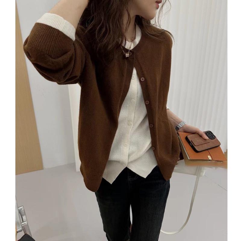 Retro Style Color-Block Two-Piece Wool Sweater - Soft, Skin-Friendly, Slimming Knit Cardigan for Women