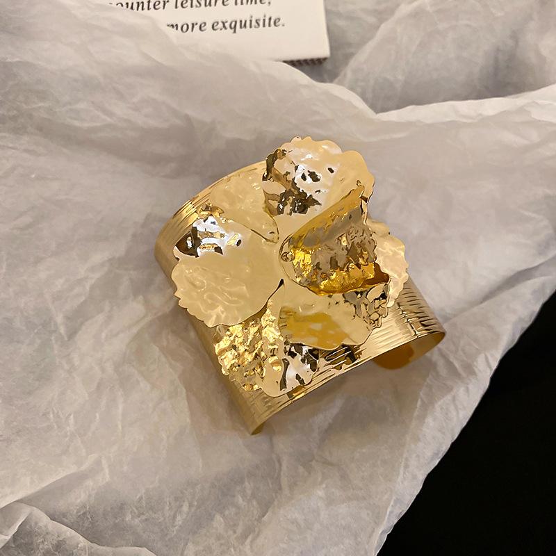 Holiday Style Exaggerated Starfish Opening Bracelet Metal High-end Arm Ring Cold Wind Temperament Jewelry Women