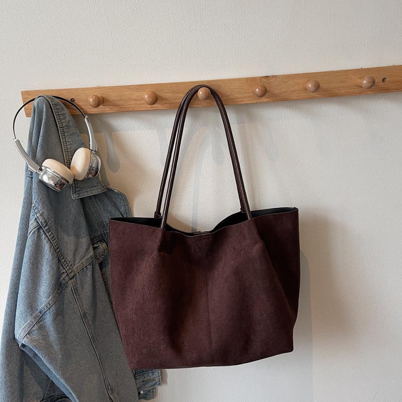

High-value large-capacity casual tote bag 2025 autumn new fashionable and simple women s commuting shoulder bag women