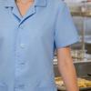 Uniformă de Bucătar Rever Mânecă Scurtă Închidere cu Nasturi Frontali Unisex Îmbrăcăminte de Bucătar Material Moale Buzunare Duble cu Petec Cămașă Profesională Îmbrăcăminte de Lucru pentru Asistenți Medicali