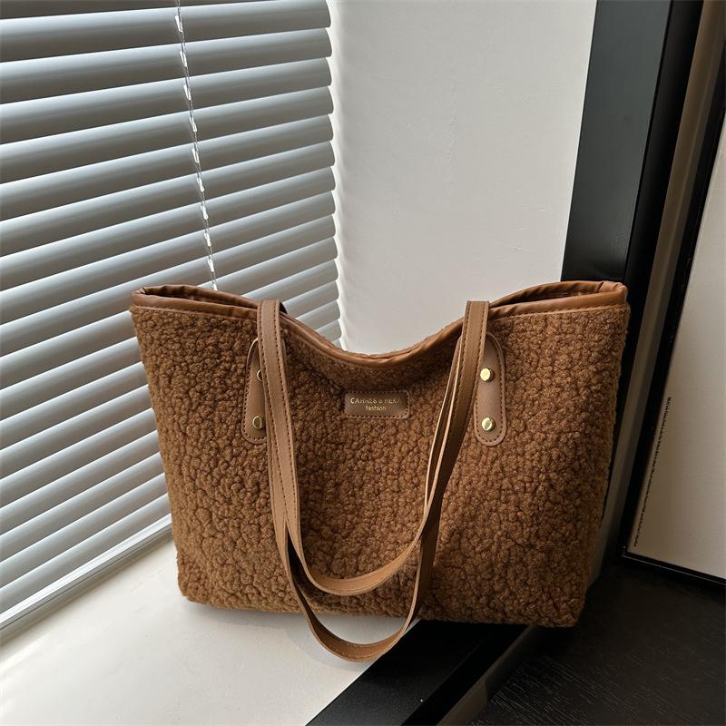 Simple and Large-capacity Furry Tote Bag 2025 New Autumn and Winter Fashion Furry Commuter Bag Versatile Shoulder Bag