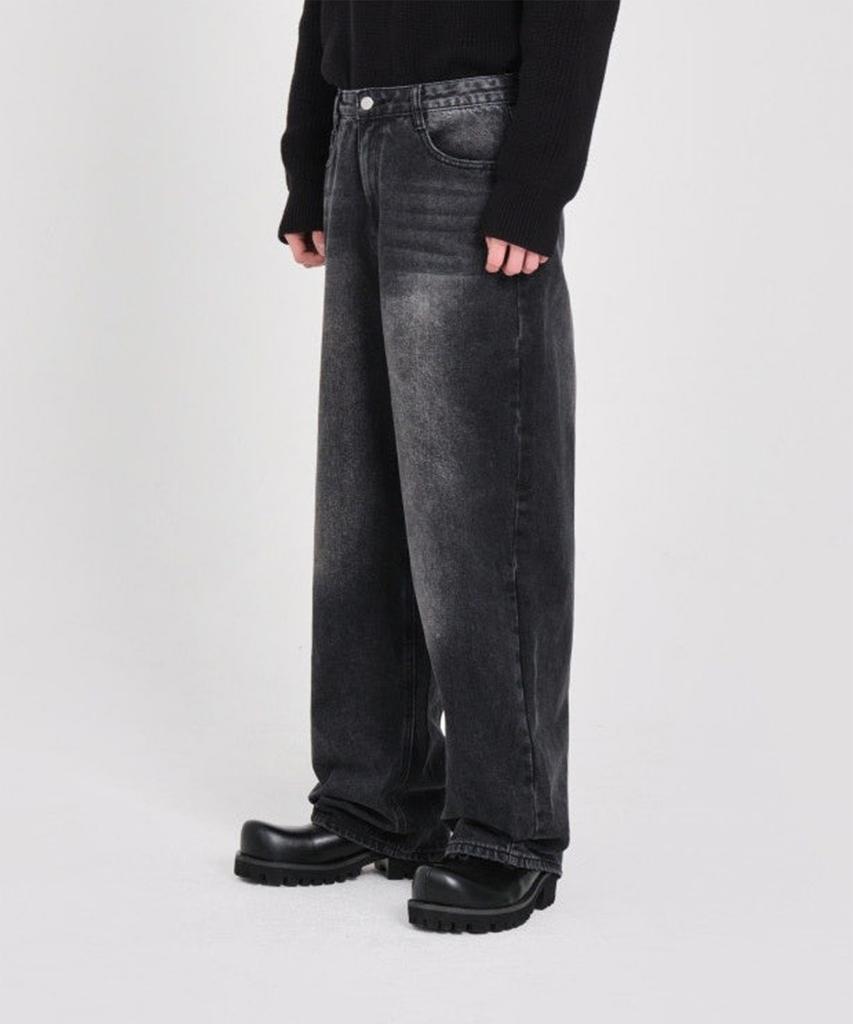 Dideobeulyueseui Washed Balloon Denim Wide Pants (Black)
