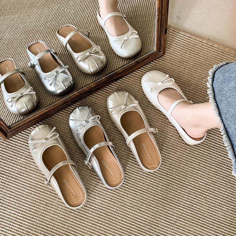 Petite ballerine d'été intérieure pour femme Mary 2025 printemps vêtement extérieur nouveau argent demi-pantoufles rehaussantes sandales de mode