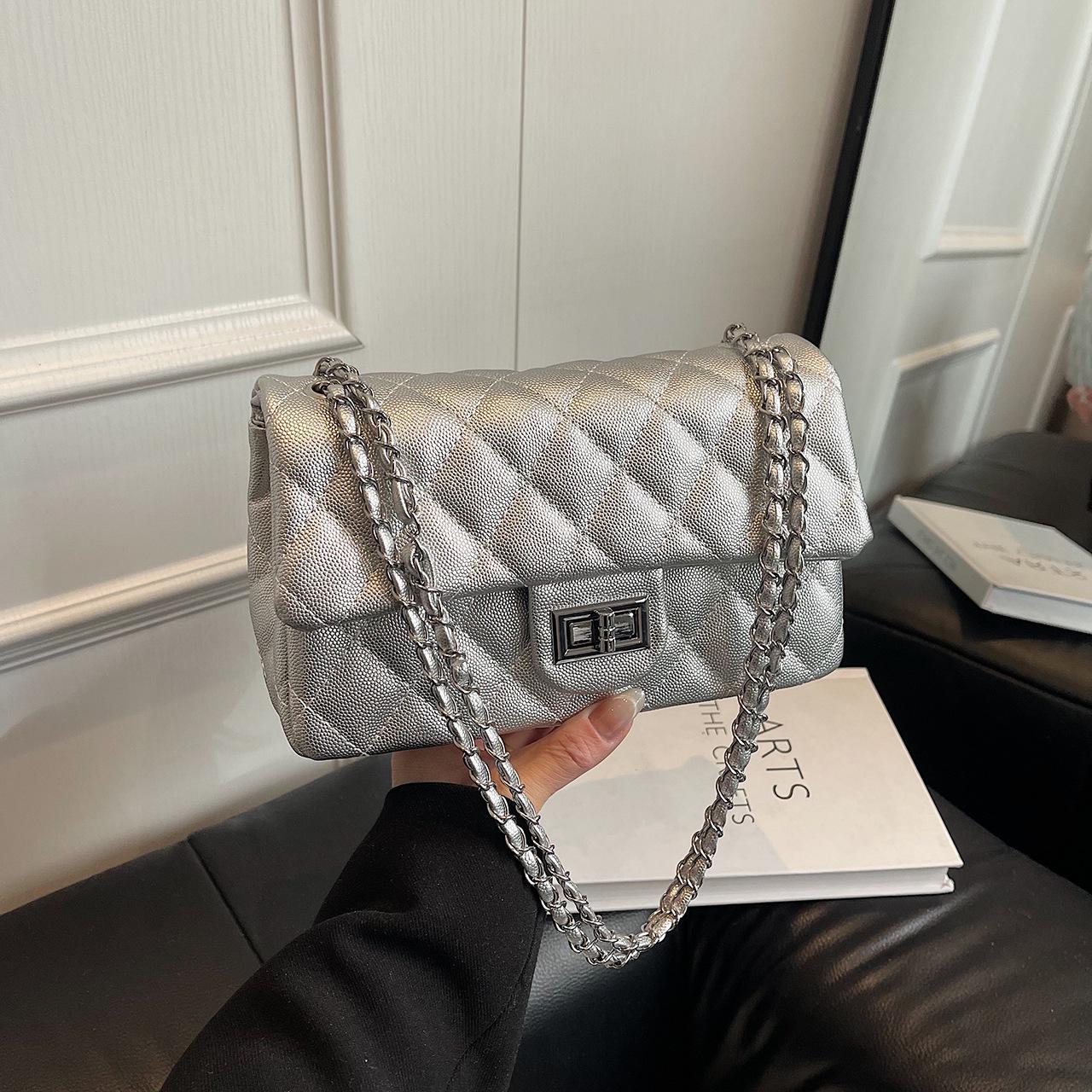 

2025 Spring Argyle Lock Crossbody Chain Bag for Women серебряный