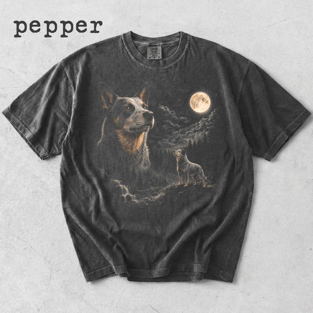 Australian Cattle Dog Howling to The Moon Shirt, Vintage Moon Animals Tee, 90s Retro Animal Graphic Tee, Dog Mom Gift, Comfort Colors Shirt