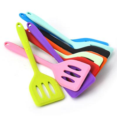Food Grade High Temperature Resistance Slotted Spatula with Hole Arc Edge Long Handle Baking Shovel Household Supplies