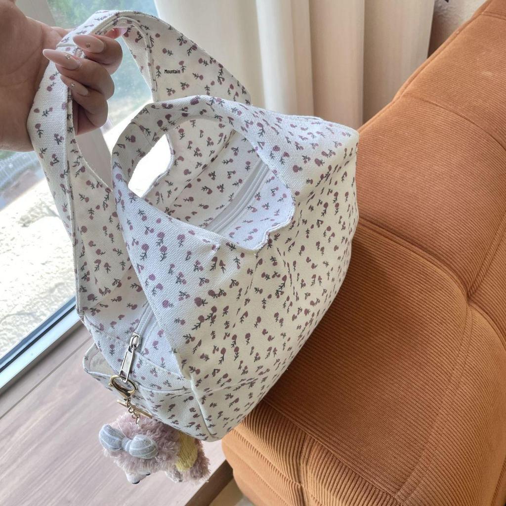 Schicke Tragetasche aus floralem Canvas - Stilvoll & Süß für den Arbeitsweg