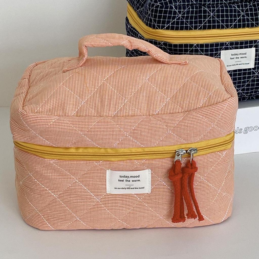 Versatile Plaid Clutch: Girly Heart Makeup Bag for Travel