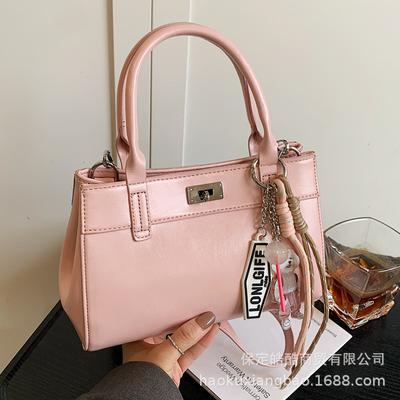 Premium Textured Bag Women's 2025 New Fashion Versatile Messenger Spring and Summer Popular Portable Casual Small Square Bag