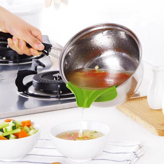 Silicone Kitchen Utensil Cookware Pan Bowl Leak-proof Rim Deflector Pourer Tool