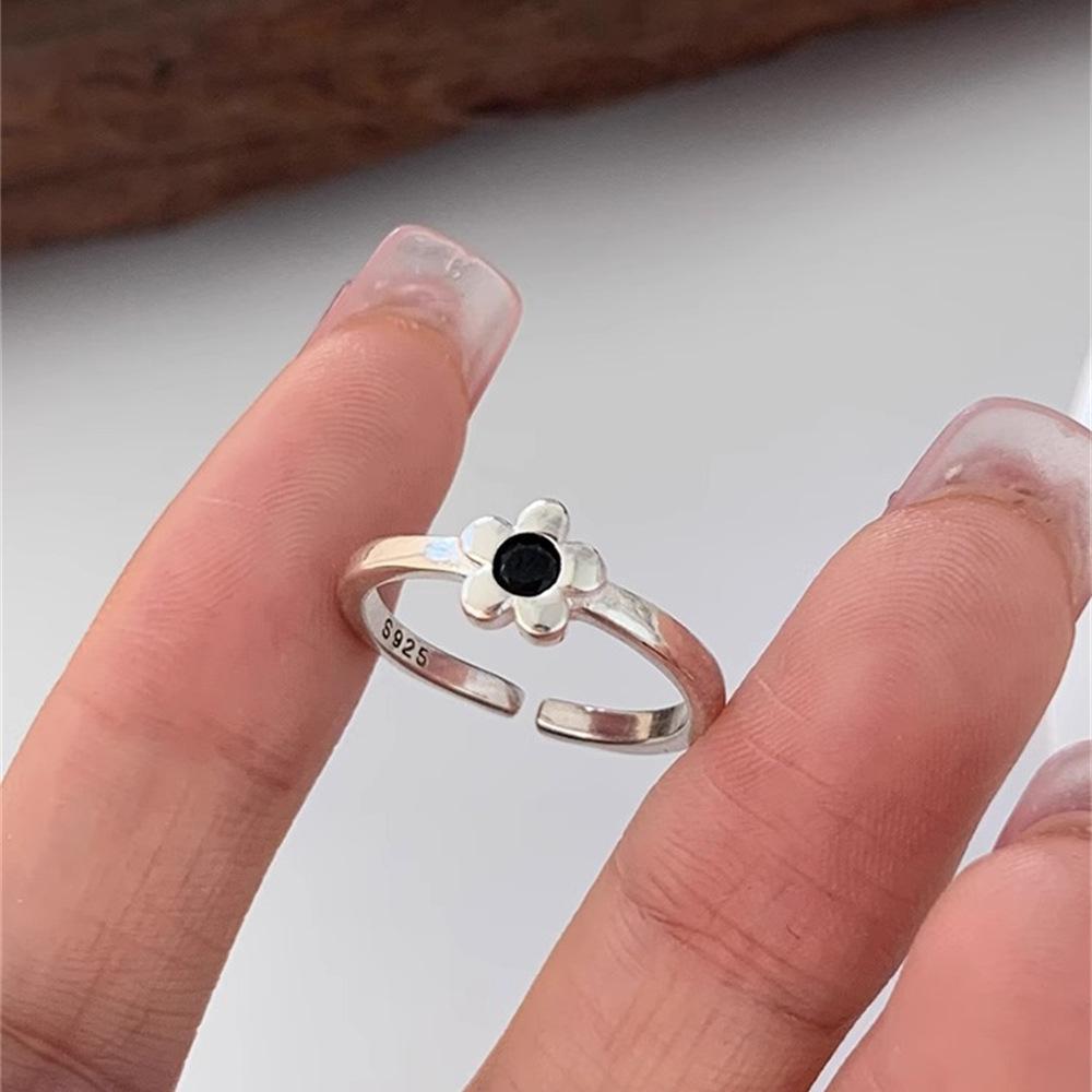 Black zircon flower ring ins simple and cold wind Japanese and Korean personality niche design index finger ring