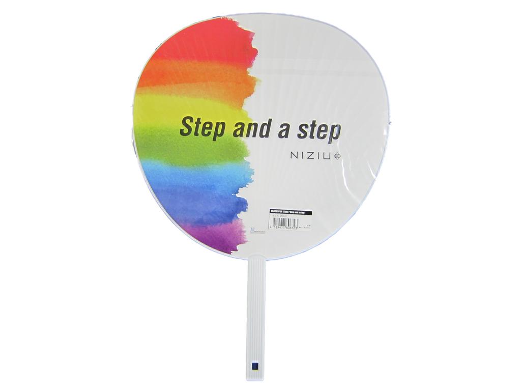 NiziU NiziU POPUP STORE and a fan “Step step” [RIKU]
