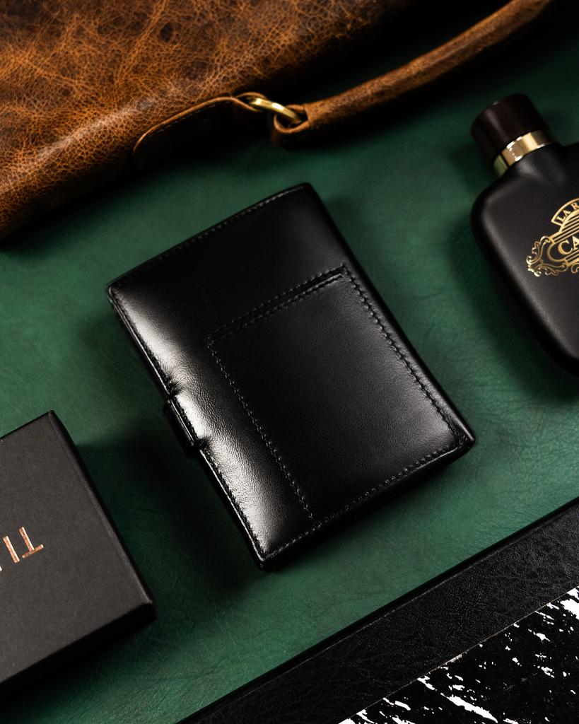 Gift Set: Men's Leather Wallet and Keychain - Peterson