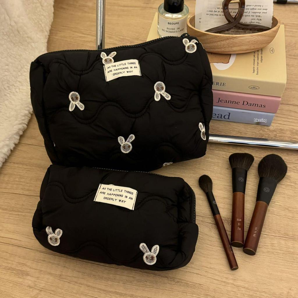 Wysokiej klasy czarna haftowana kosmetyczka z królikiem – Duża pojemność do przechowywania kosmetyków i przyborów toaletowych w podróży