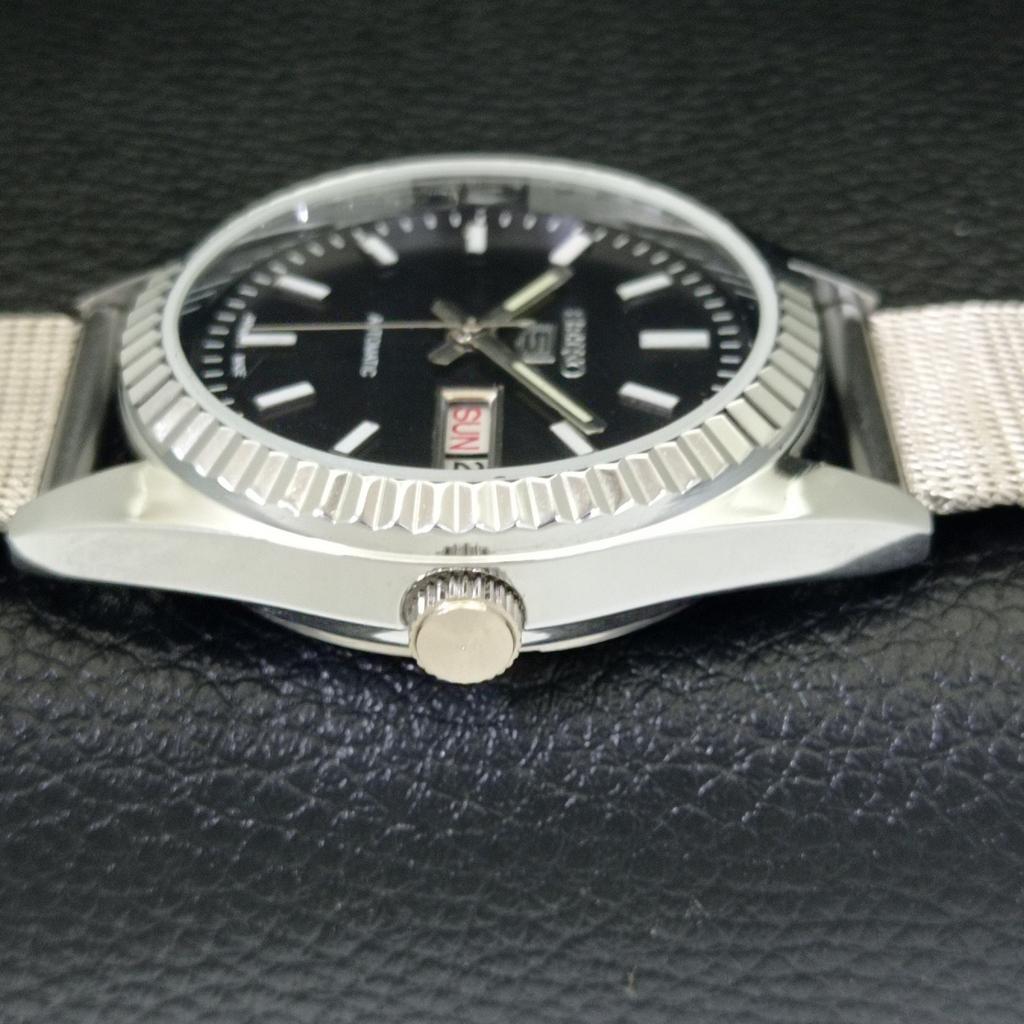 AUTOMATIC VINTAGE REFURBISHED SEIKO 5 JAPAN MENS BLACK DIAL WATCH a440551-9 Sk-a440551-1