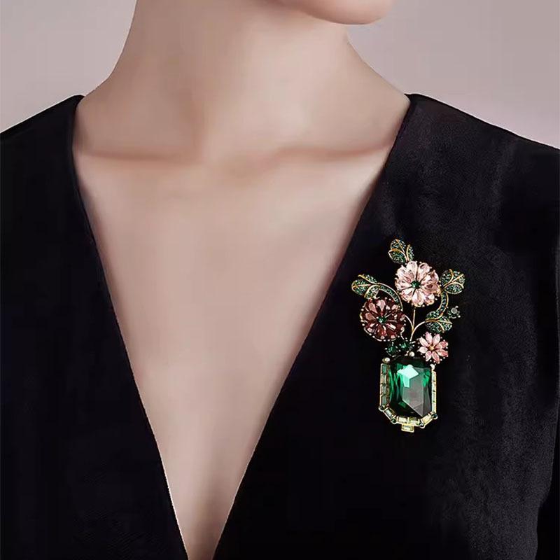 Retro Green Provence Garden High-end Women's Light Luxury High-end Fashion Brooch