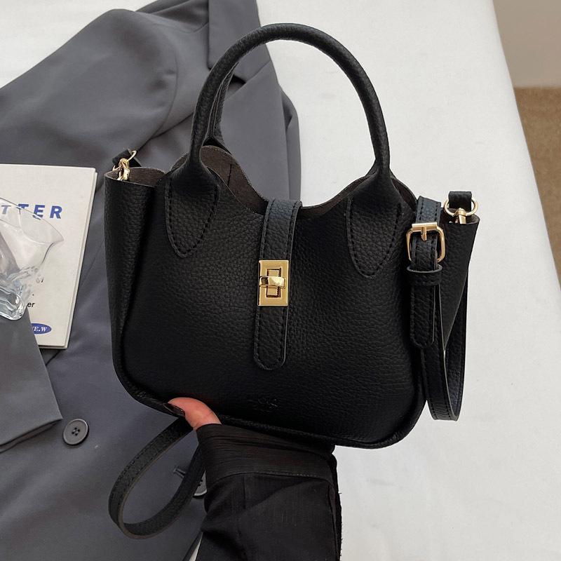 Advanced Sense of Foreign Style Small Bag Women 2025 New Fashion Versatile Messenger Bag Popular Handbag Bucket Bag
