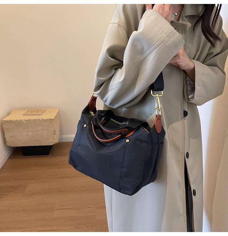 

Преміальна сумка жіноча осінь і зима великої місткості нова тканина Оксфорд повсякденна портативна велика сумка універсальна сумка-месенджер one size fits all чорний