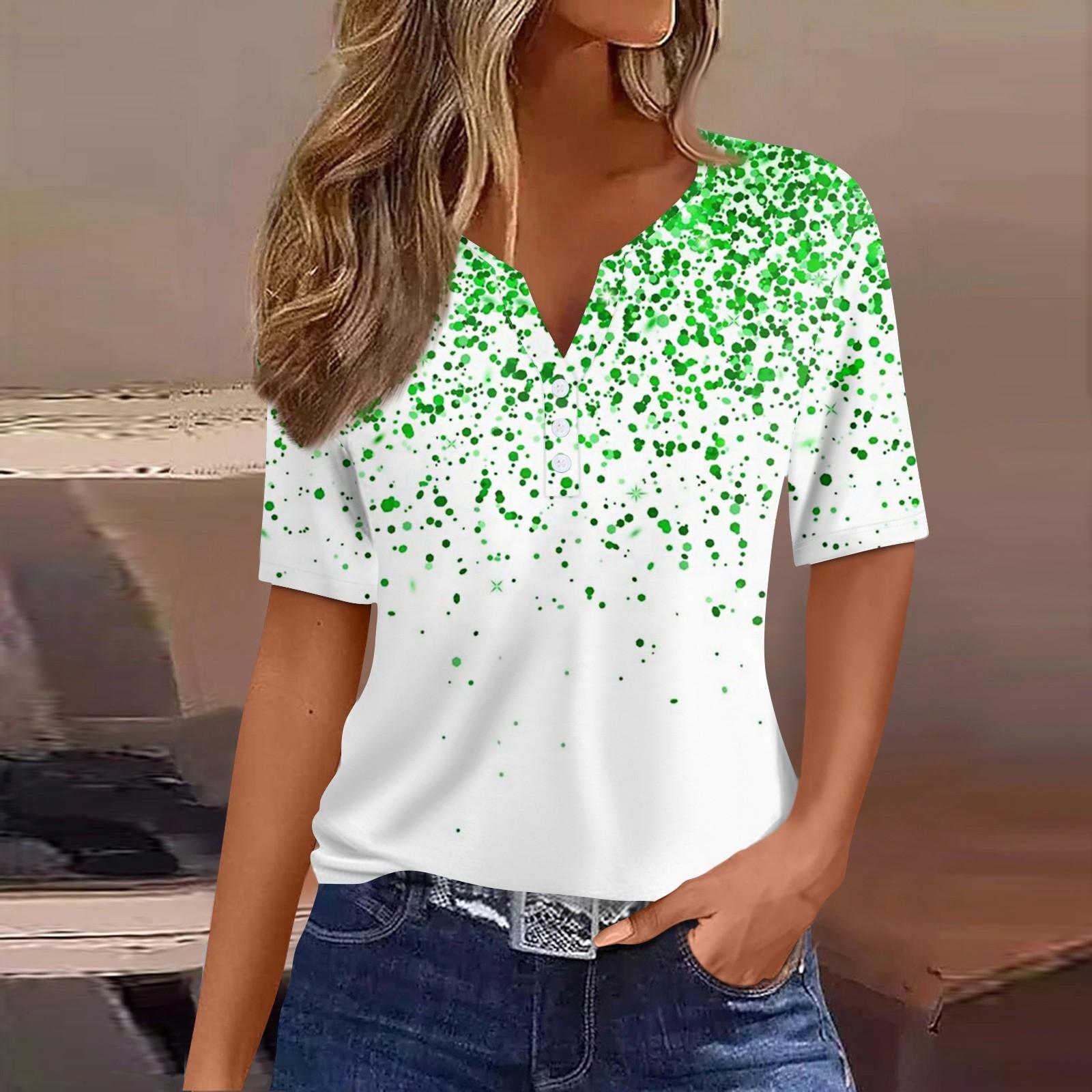 

Женская повседневная одежда St. Футболка с короткими рукавами и V-образным вырезом, декоративными пуговицами и принтом ко Дню Святого Патрика XL