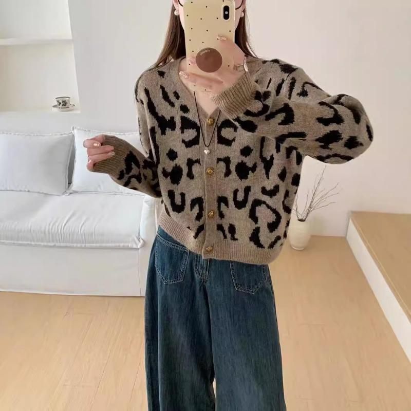 Leopard print knitted cardigan women's new autumn and winter new temperament versatile lazy loose sweater jacket women